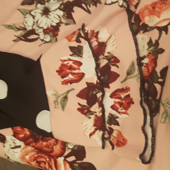 Very Pretty Floral Polkadot Shirt ⭐ - Picture 3 of 3